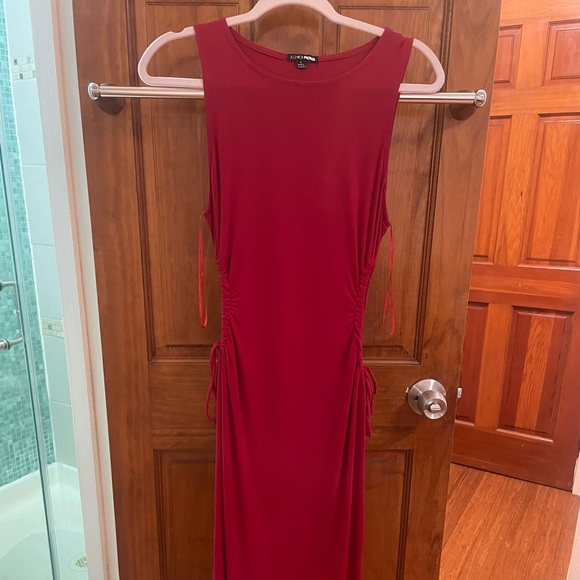 Kora Keyhole MIDI Dress - Picture 5 of 5